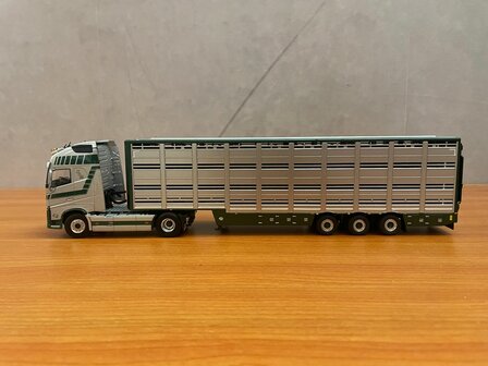 Keus en Mollink Volvo FH4 GLOB. XL 4x2 Livestock trailer 3 Axle