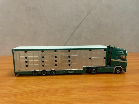 SCANIA R 580 V8 4X2 MET LIVESTOCK TRAILER 3 AXLE J.A. DE HAAN